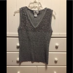 Sleeveless with sequins and glitter